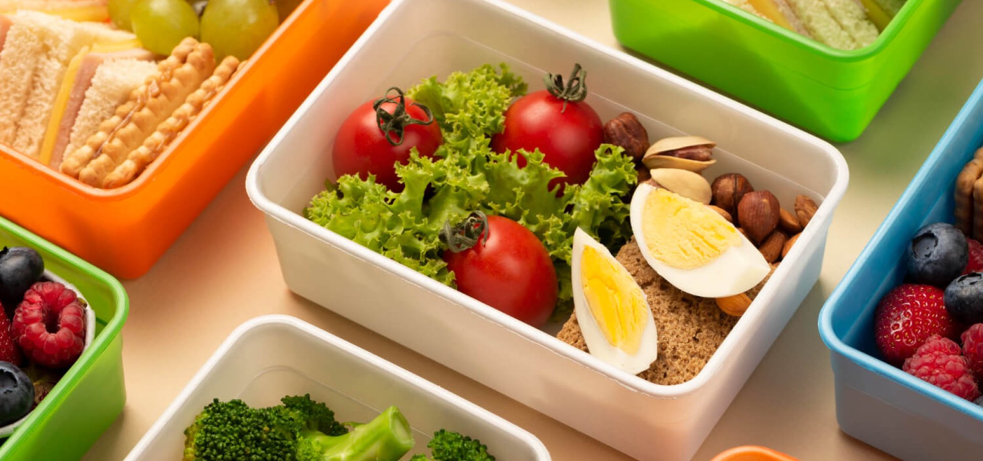 Pojemniki na żywność i lunchboxy – które zabrać na wycieczkę?